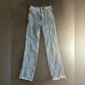Abercrombie & Fitch Ultra High Rise Mom Jean
